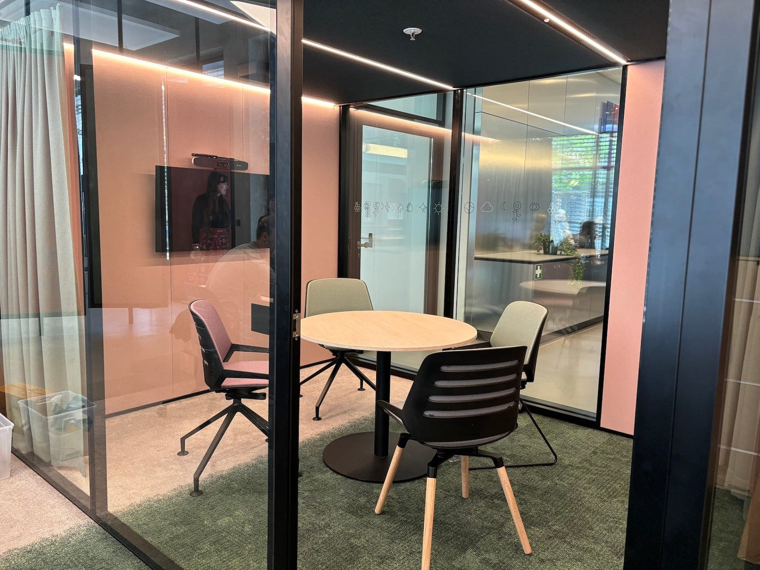 aeris idx81 showroom munchen_03_small.jpg?v=1738507881